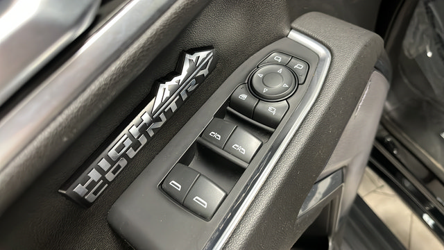Used 2022 Chevrolet Silverado 1500 High Country w/ High Country Premium Package AWD/4WD image 21