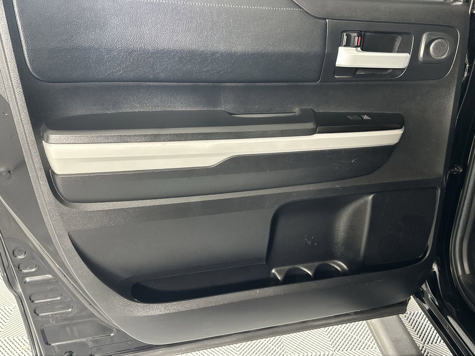 Used 2019 Toyota Tundra SR5 w/ SR5 Upgrade Package image 30