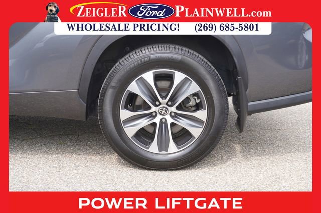 Used 2023 Toyota Highlander XLE image 9