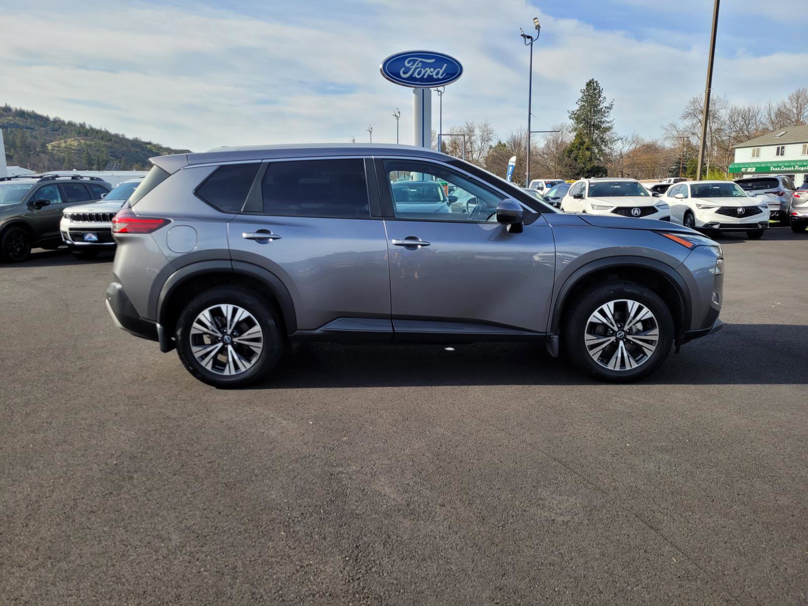 Used 2022 Nissan Rogue SV w/ SV Premium Package image 4