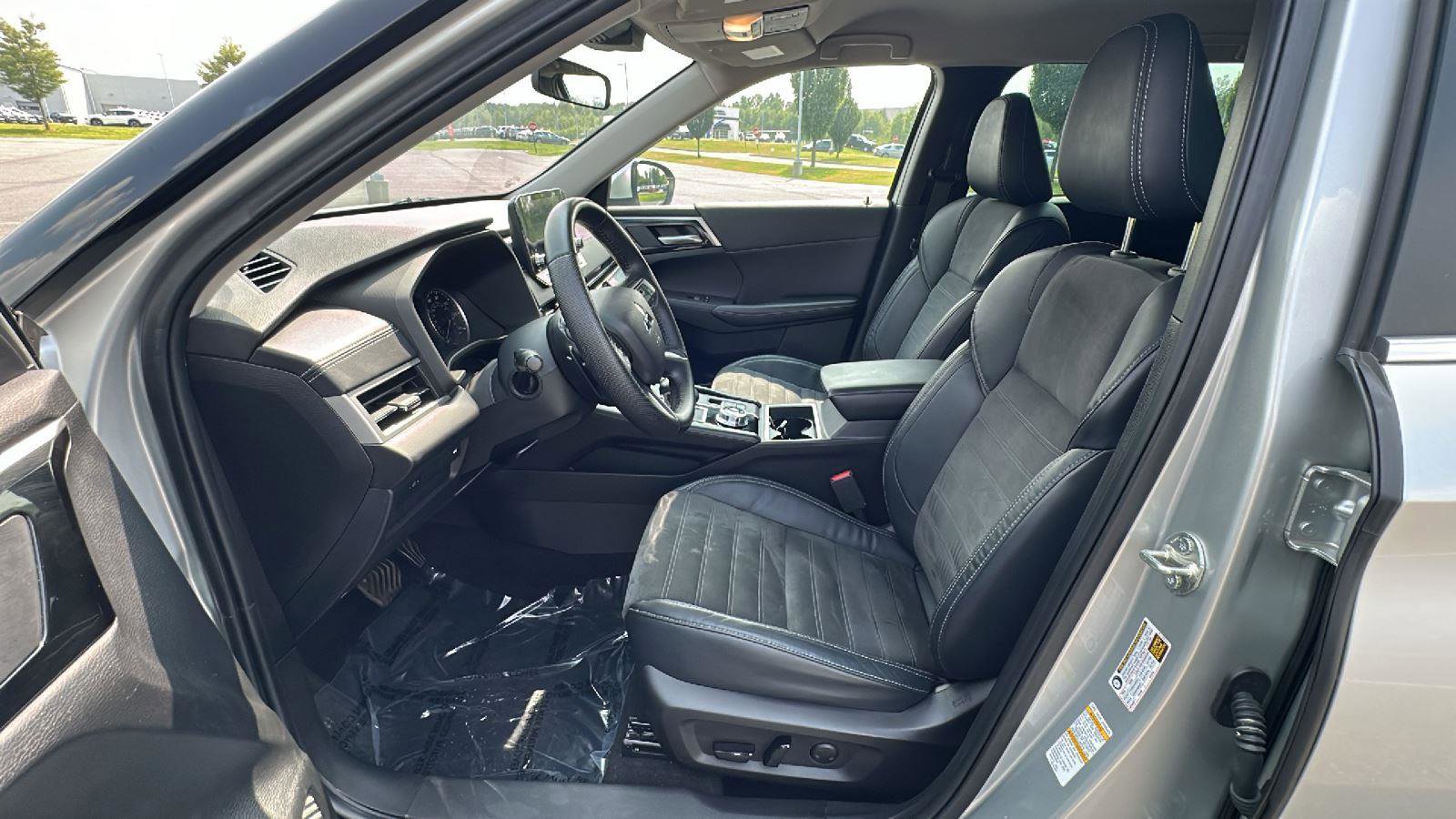 Used 2022 Mitsubishi Outlander SE image 26