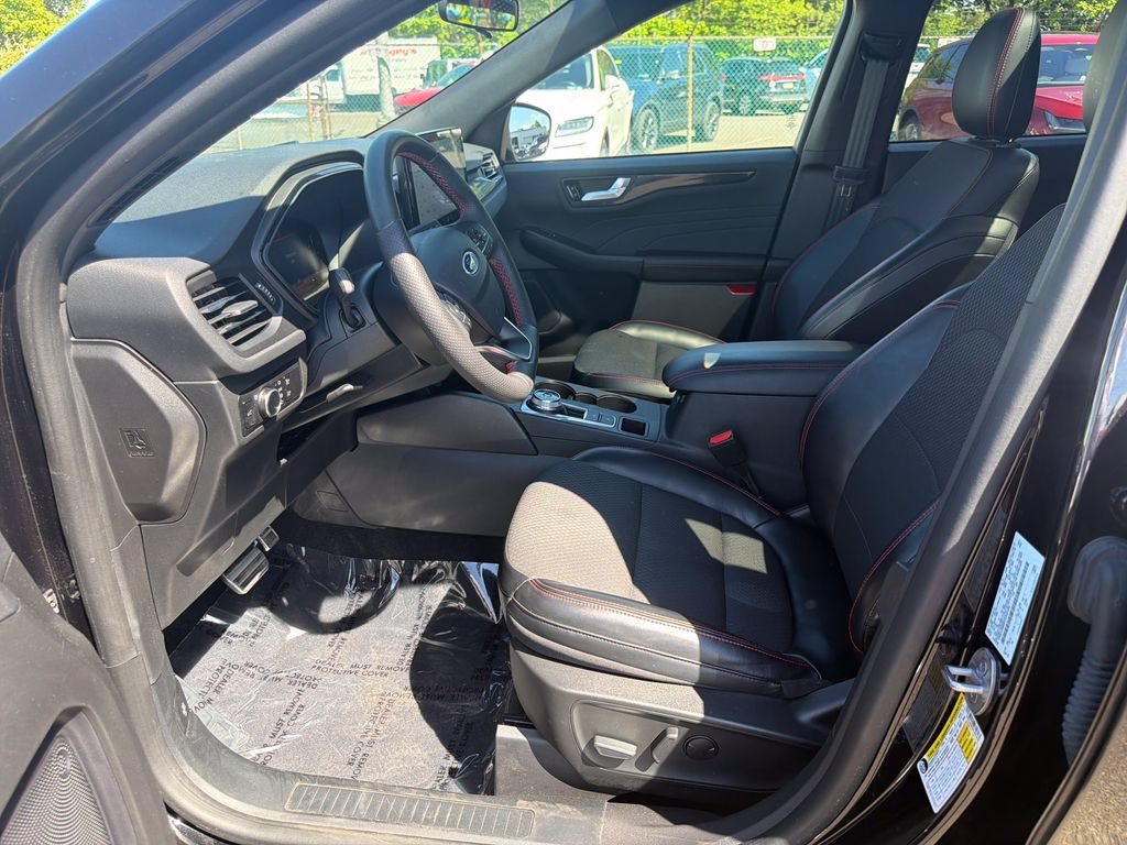 Used 2023 Ford Escape ST-Line w/ Tech Pack #1 AWD/4WD image 11