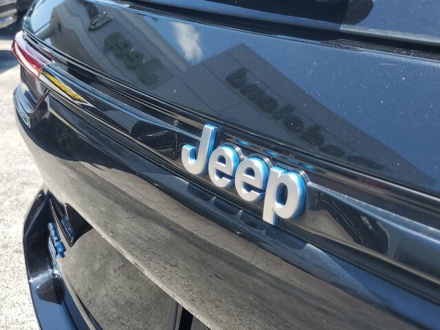 Certified 2023 Jeep Grand Cherokee Summit w/ Advanced Protech Group IV AWD/4WD image 11