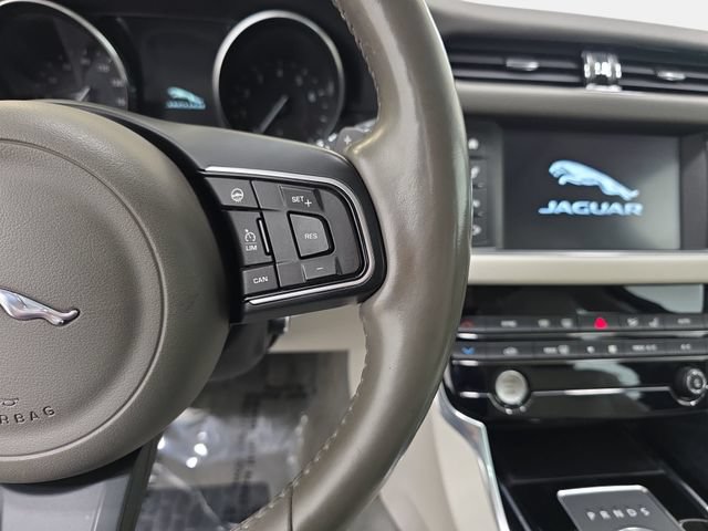 Used 2016 Jaguar XF Prestige AWD/4WD image 18