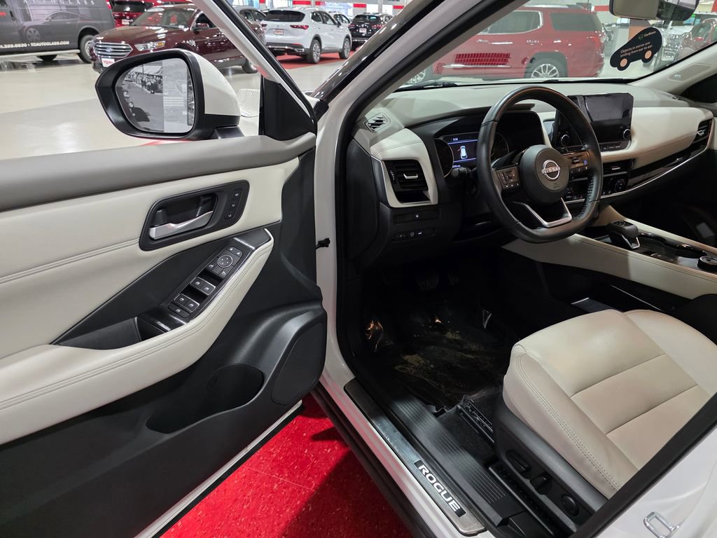 Used 2023 Nissan Rogue SL w/ SL Premium Package image 11