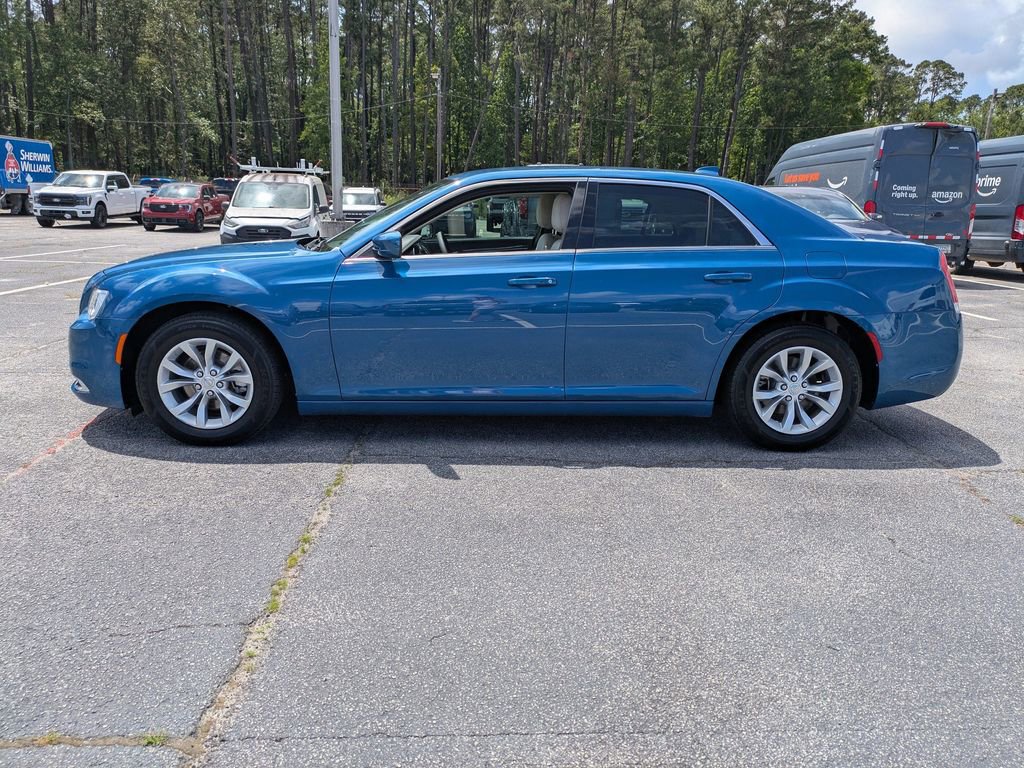 Used 2022 Chrysler 300 Touring RWD image 7