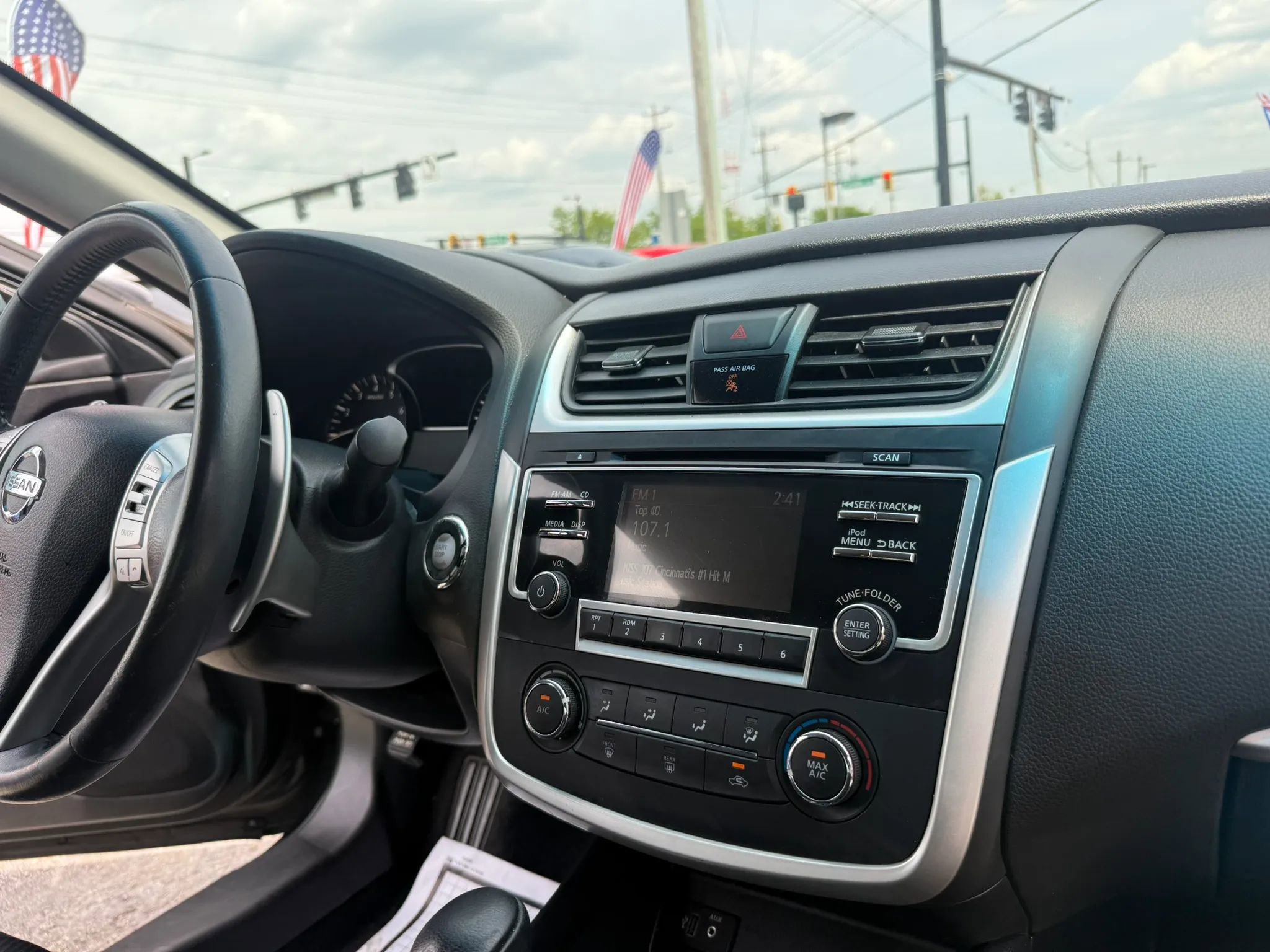 Used 2017 Nissan Altima 2.5 SR w/ Midnight Edition Package FWD image 23