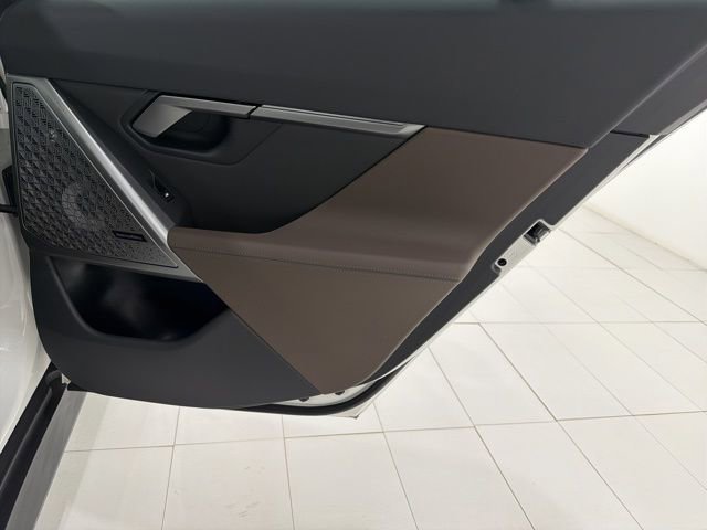 Used 2025 BMW i5 xDrive40 w/ Premium Package image 21