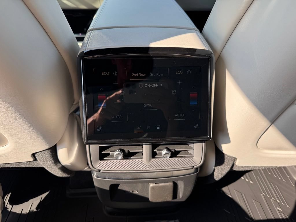 New 2027 Cadillac Vistiq Sport w/ LPO, Floor Liner Package AWD/4WD image 16