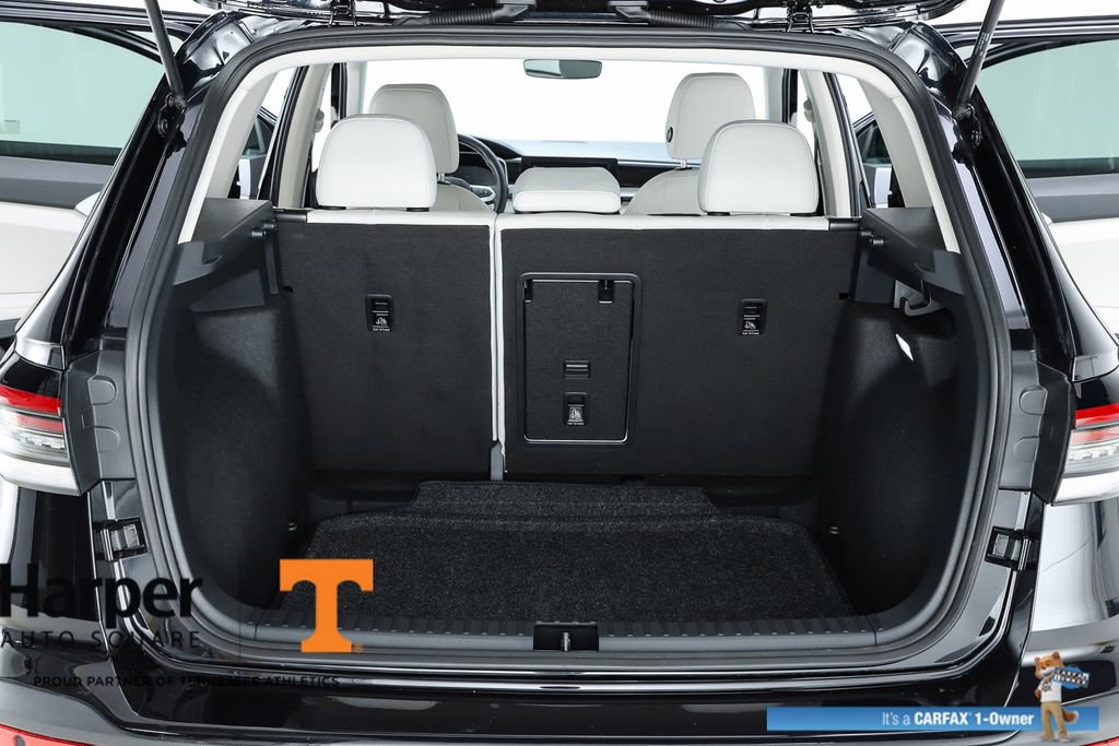 Used 2025 Volkswagen Taos SE image 29