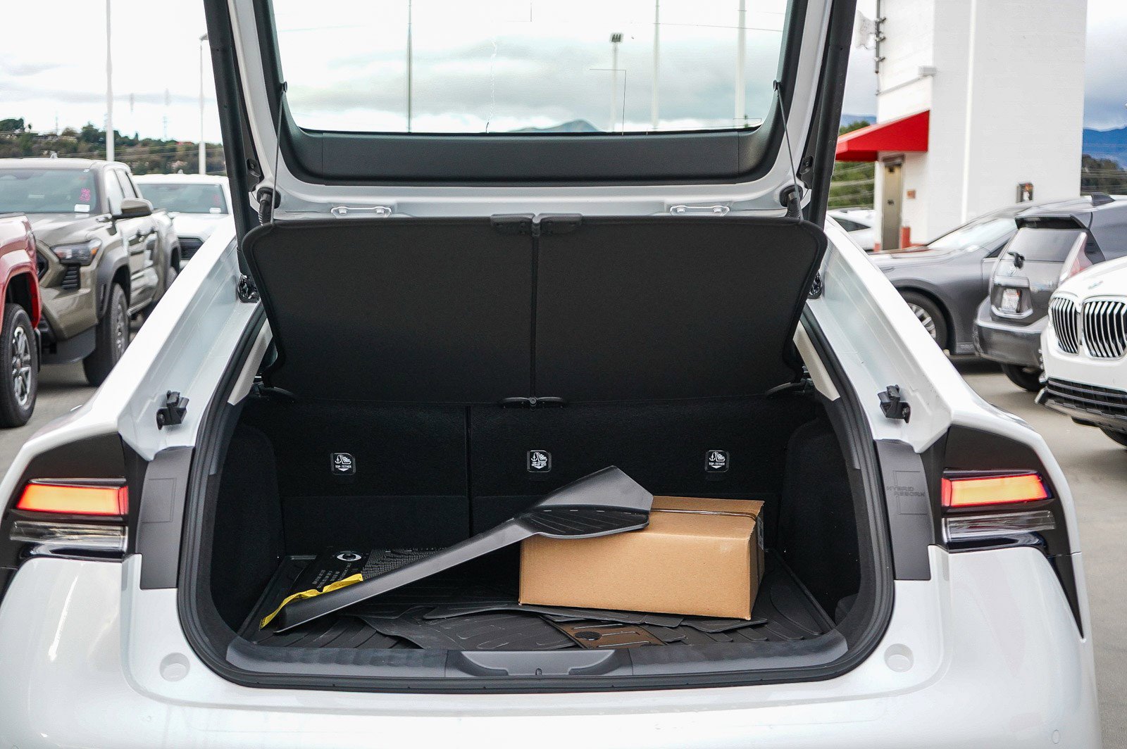 New 2026 Toyota Prius Plug-In Hybrid FWD image 13