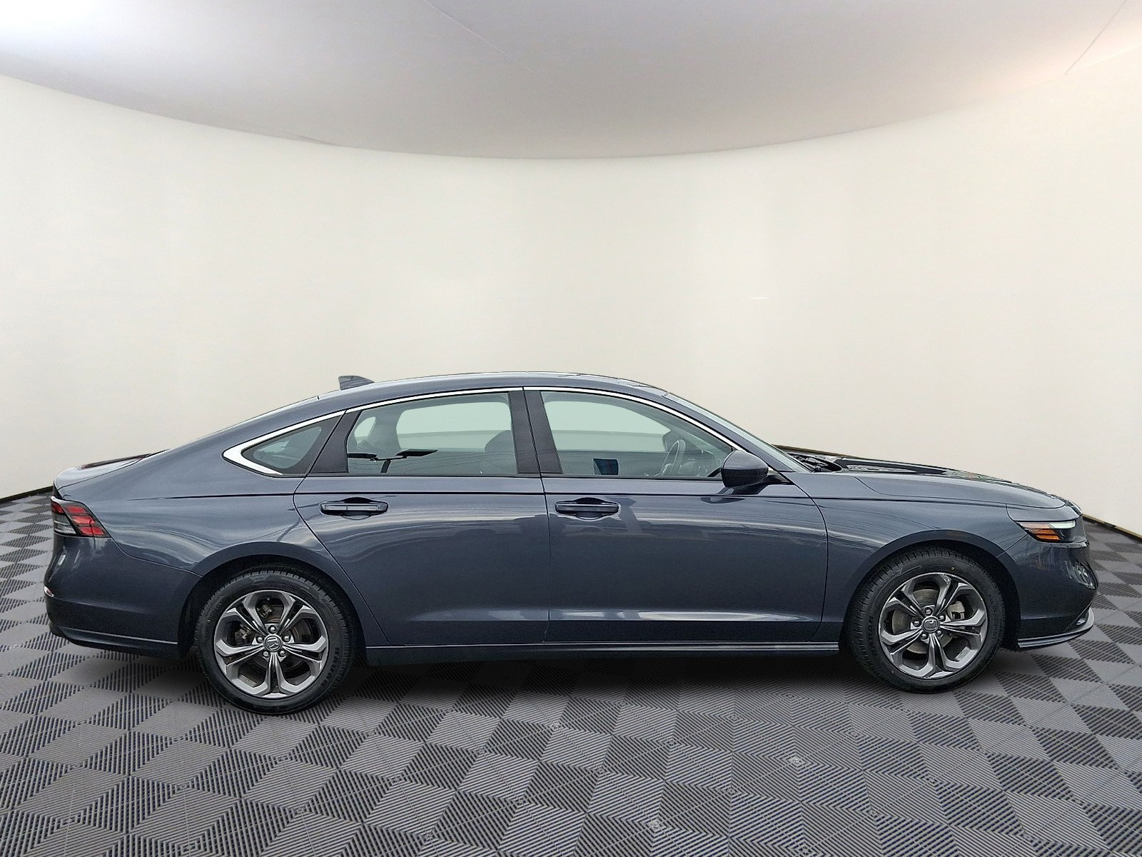 Used 2023 Honda Accord EX image 8