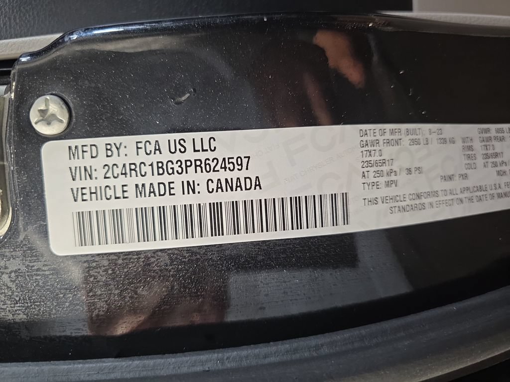 Used 2023 Chrysler Pacifica Touring-L FWD image 37