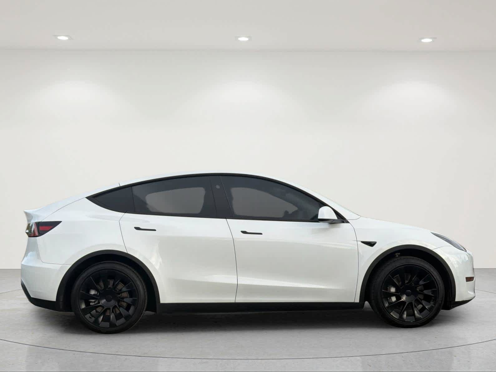 Used 2024 Tesla Model Y 2WD image 6