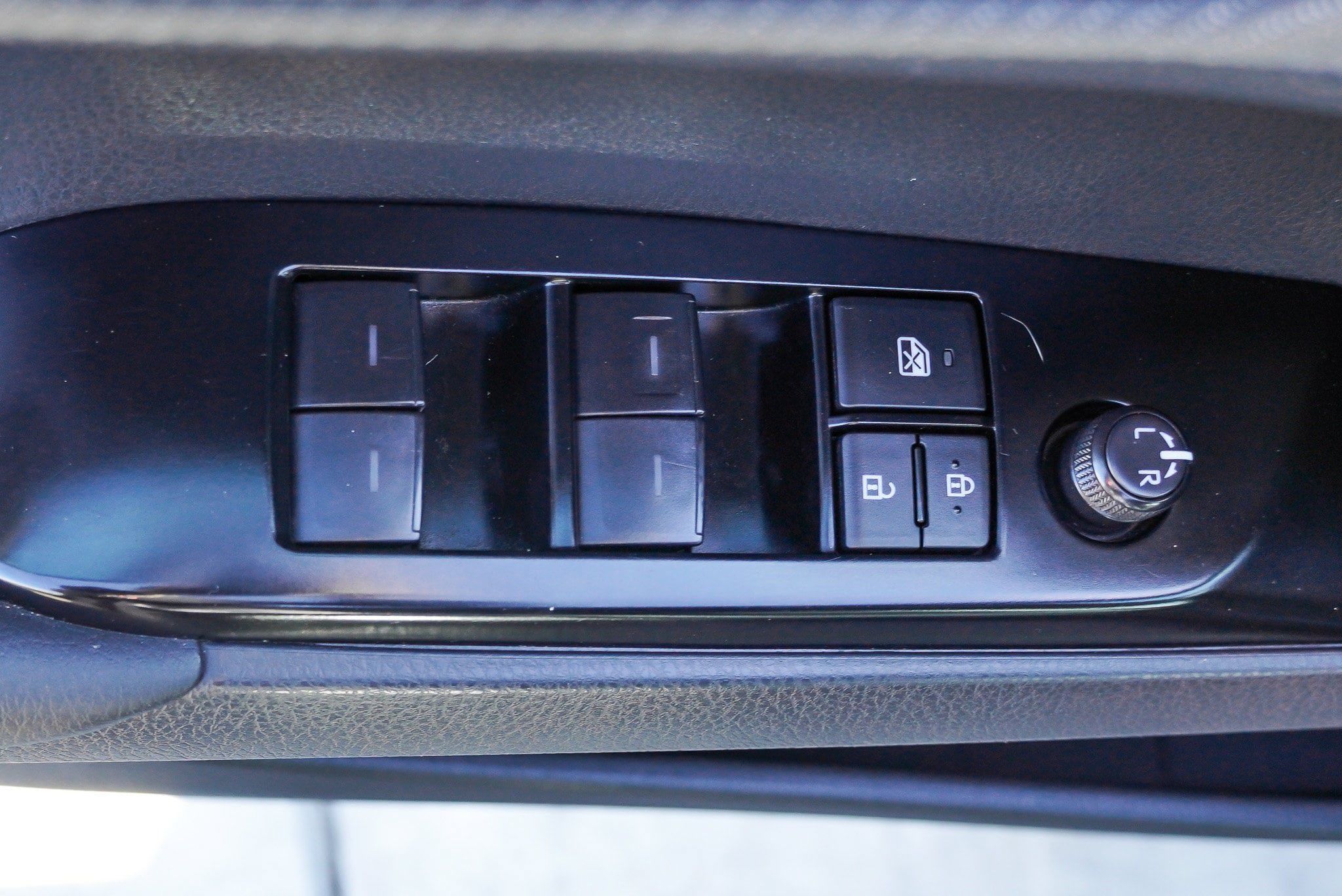 Used 2025 Toyota Camry SE FWD image 19