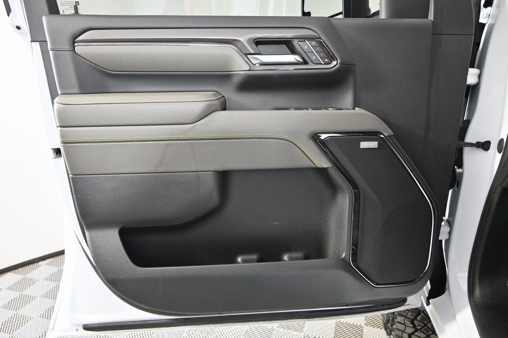 Used 2024 Chevrolet Silverado 2500 ZR2 w/ Technology Package image 18