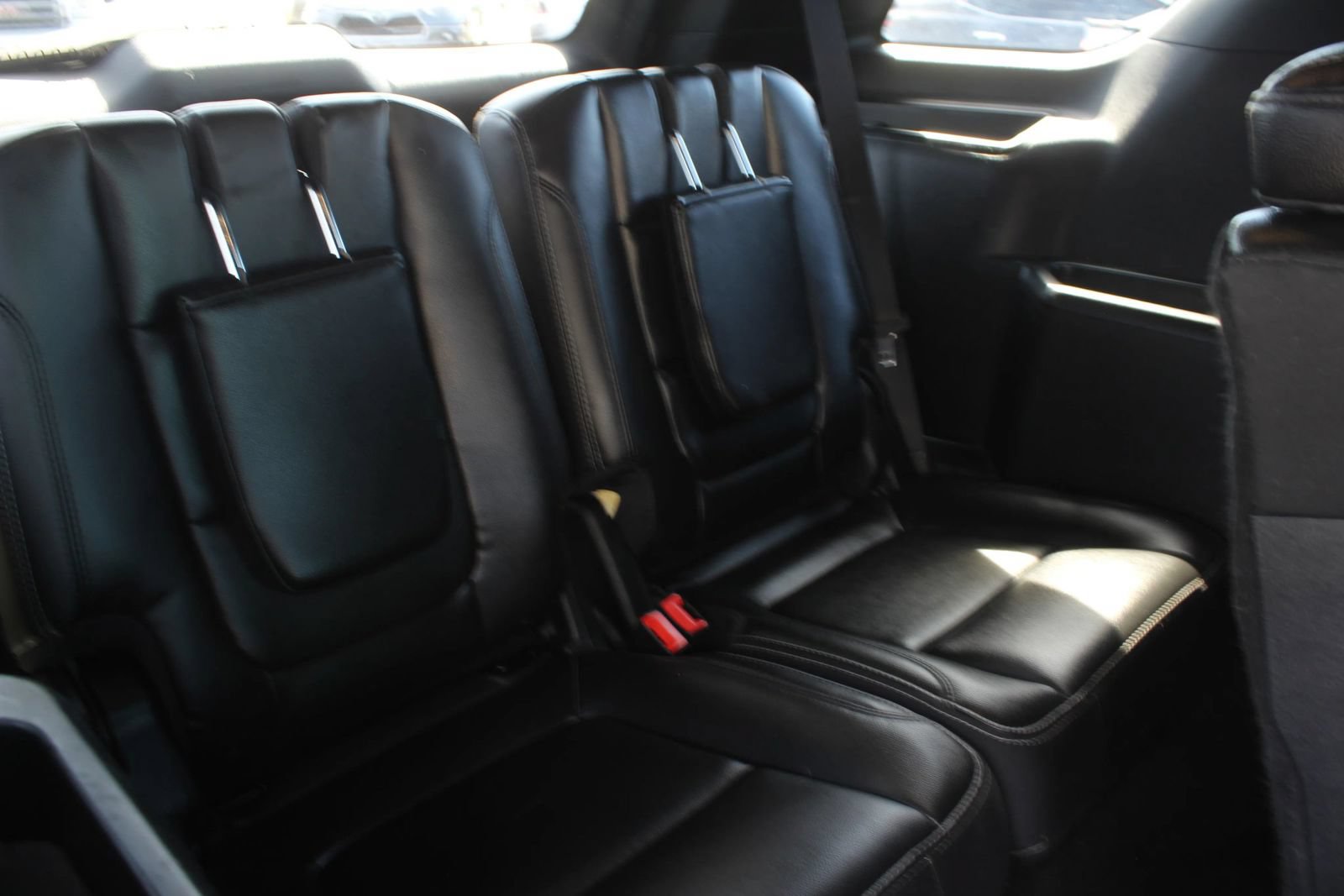 Used 2018 Ford Explorer Limited w/ Equipment Group 301A AWD/4WD image 18