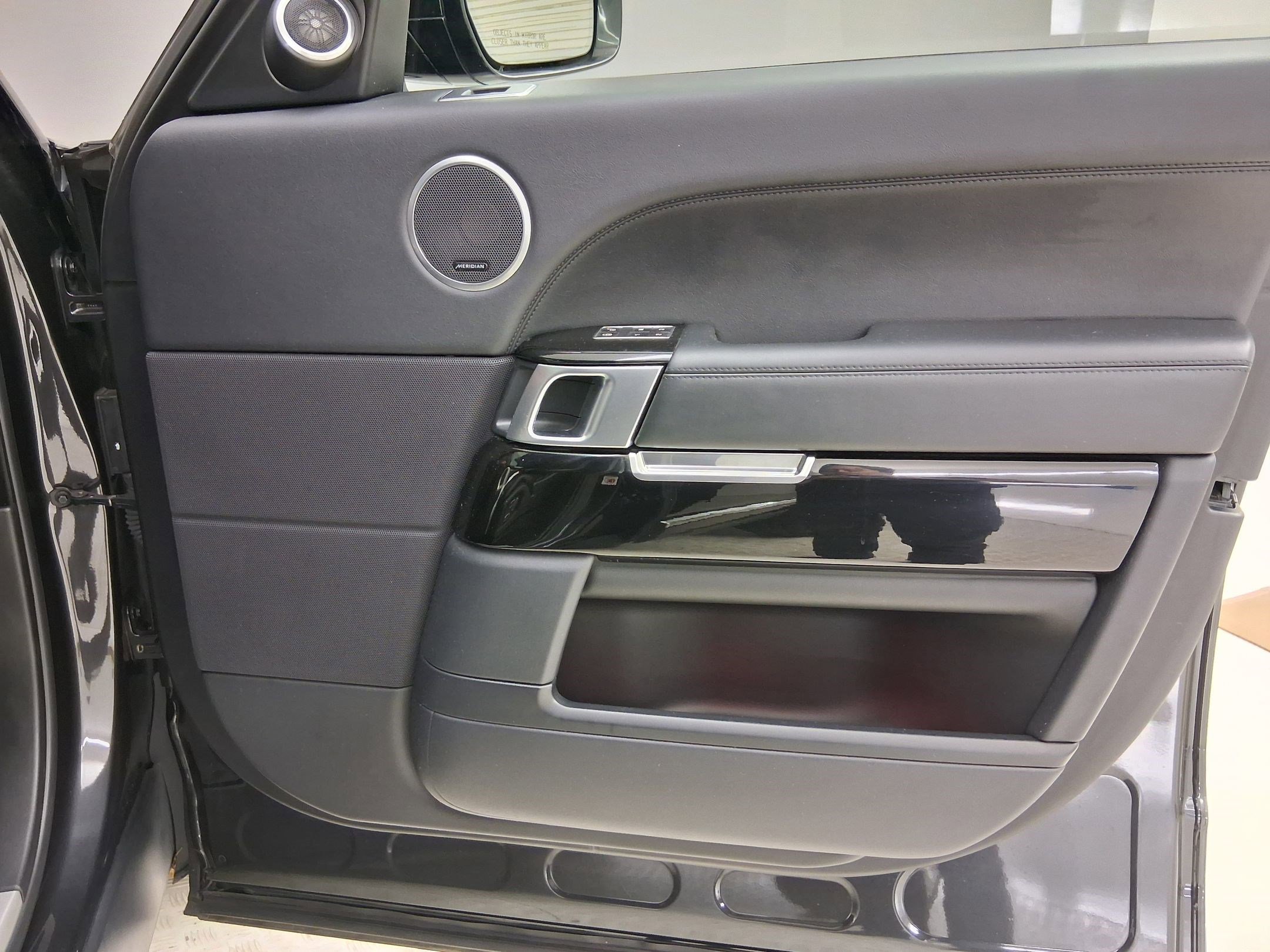 Used 2015 Land Rover Range Rover Supercharged image 34