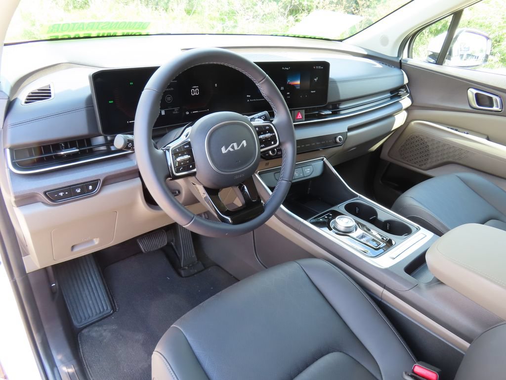 Certified 2026 Kia Carnival EX FWD image 28