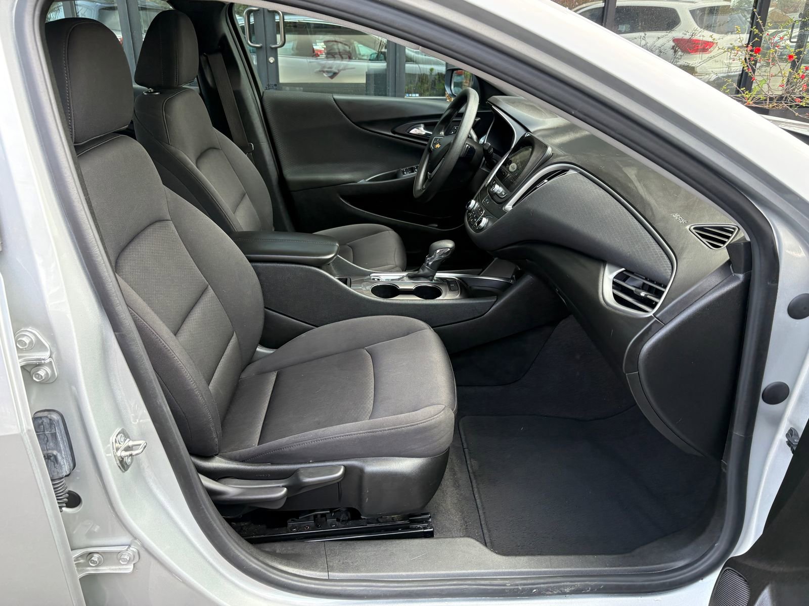 Used 2022 Chevrolet Malibu LT FWD image 22