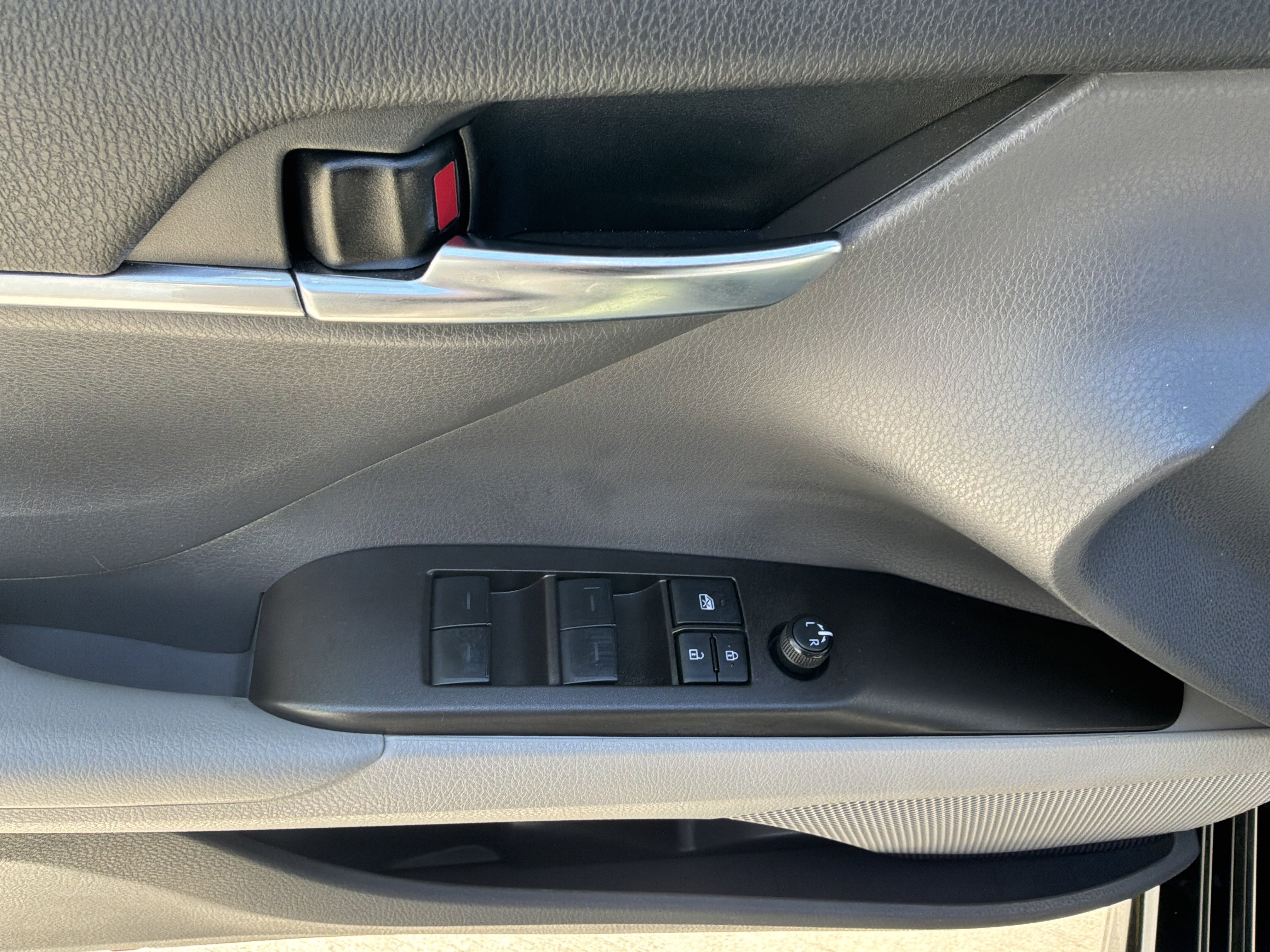Used 2024 Toyota Camry SE FWD image 21