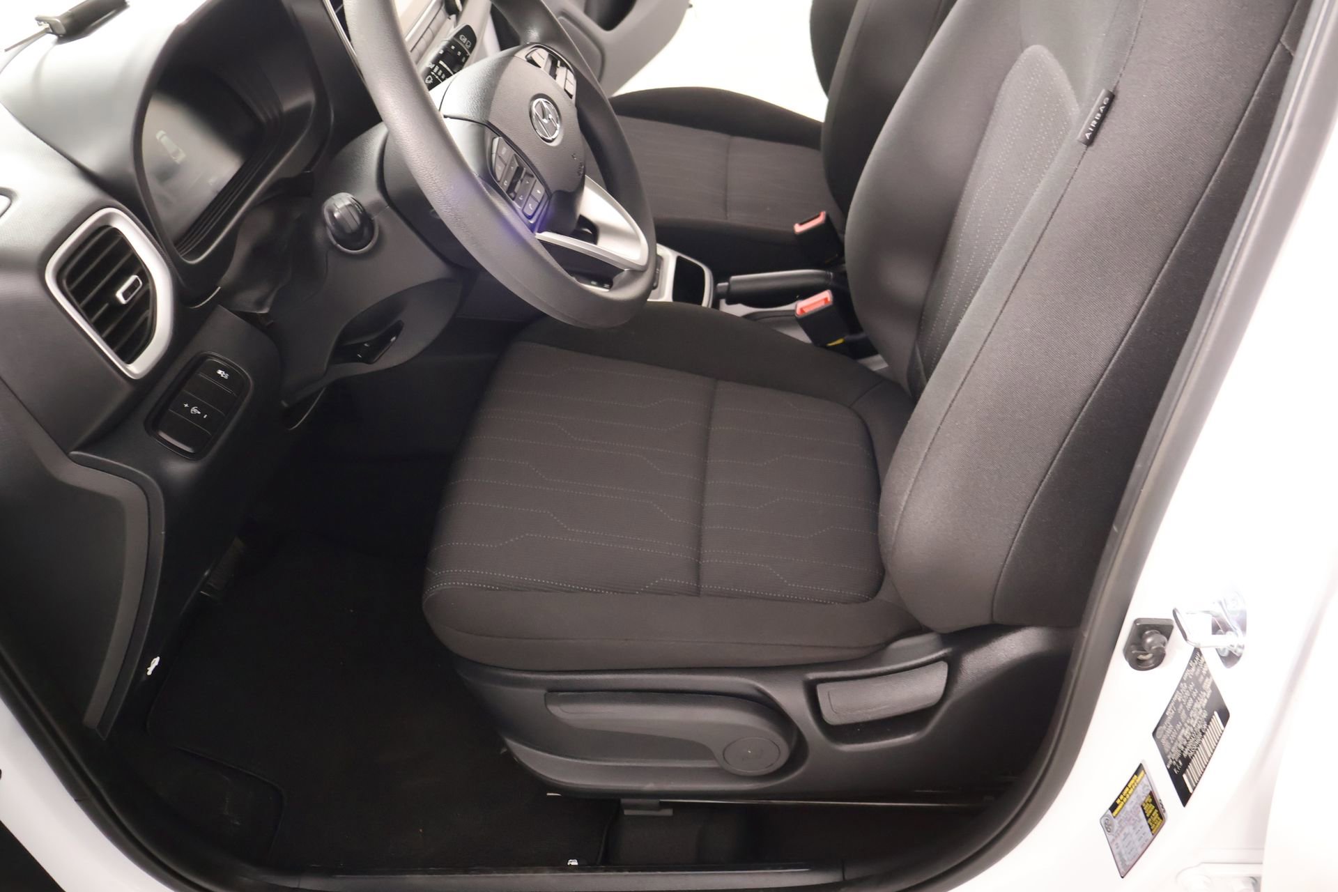 Used 2026 Hyundai Venue SE FWD image 10