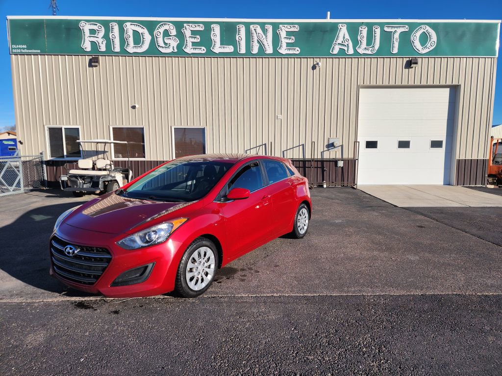 Used 2017 Hyundai Elantra GT image 1