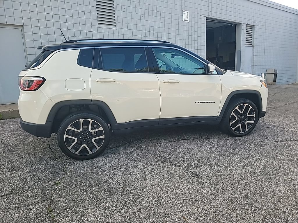 Used 2017 Jeep Compass Limited w/ Navigation Group AWD/4WD image 3