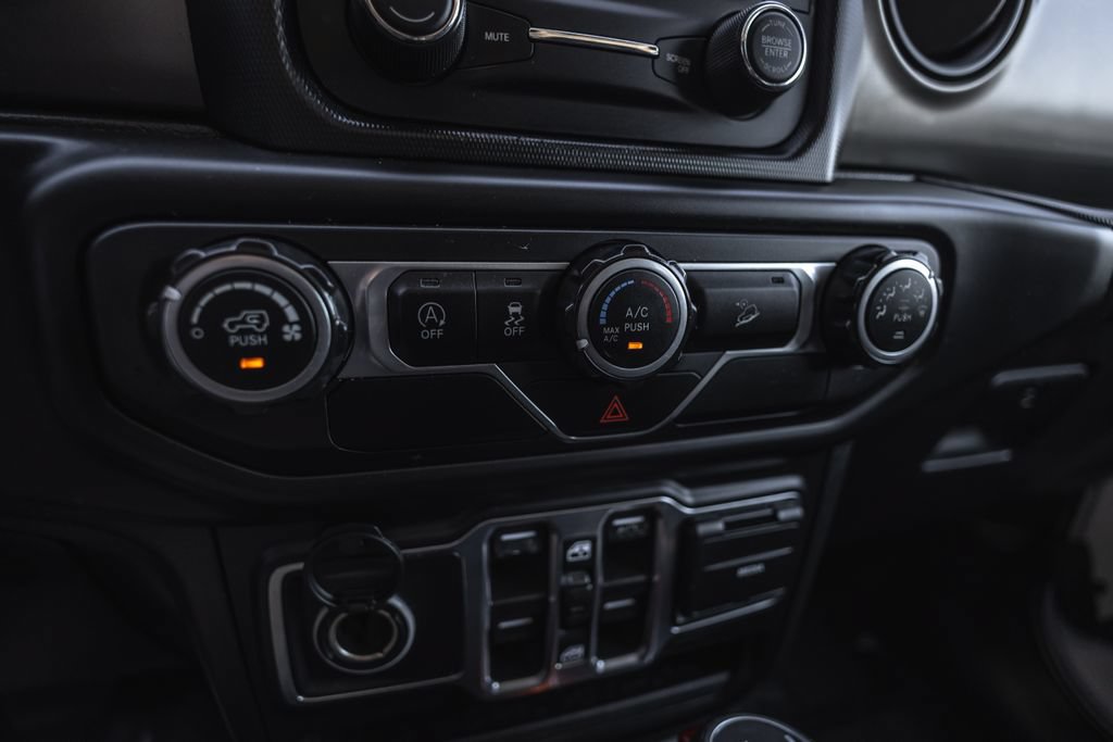 Used 2019 Jeep Wrangler Unlimited Sport S AWD/4WD image 16