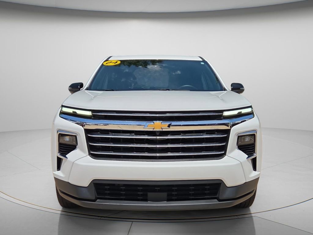 Used 2024 Chevrolet Traverse LT w/ Trailering Package FWD image 4