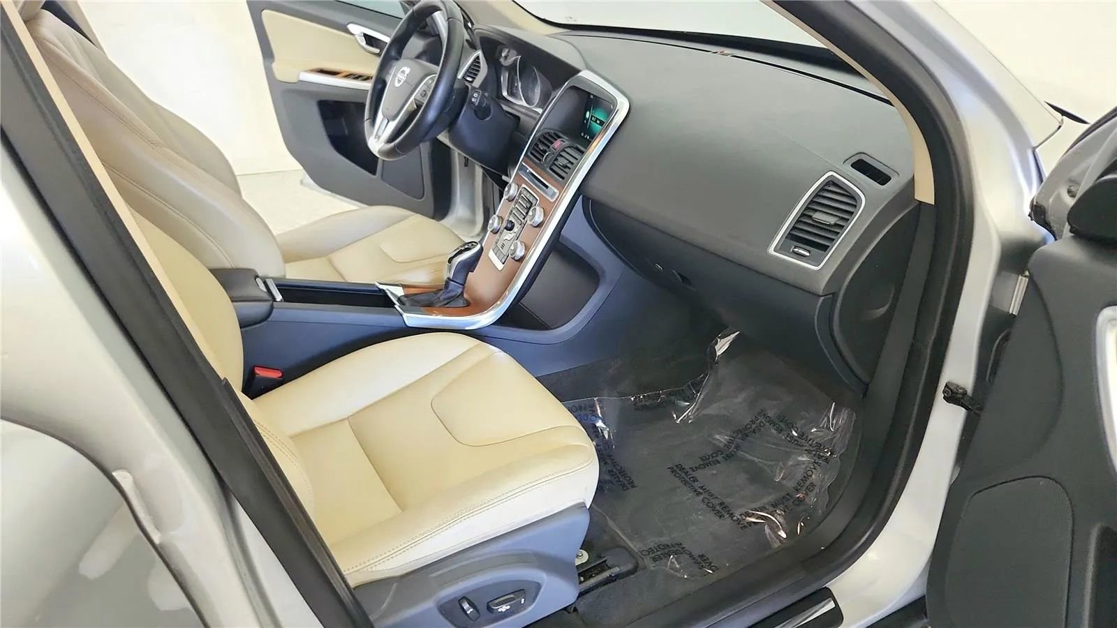 Used 2017 Volvo XC60 T5 Inscription w/ Preferred Option Package AWD/4WD image 36