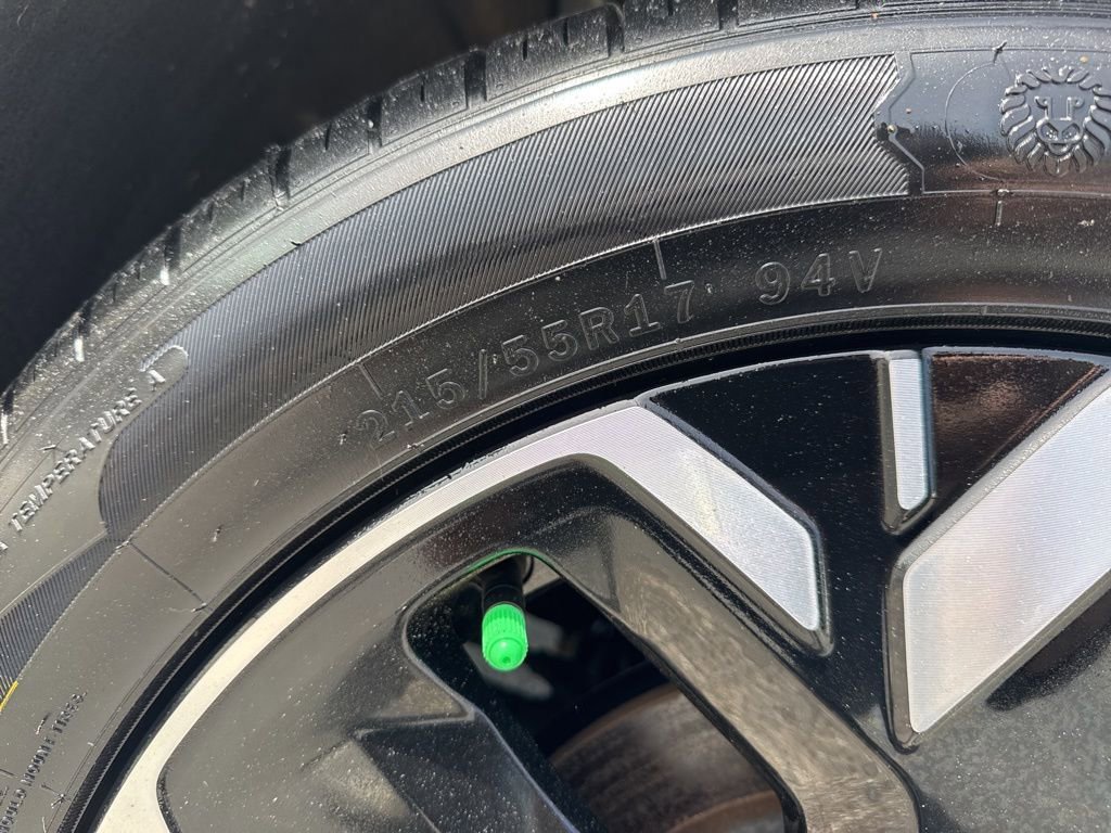 Used 2024 Kia Niro Wave w/ Wave Preserve Package image 30