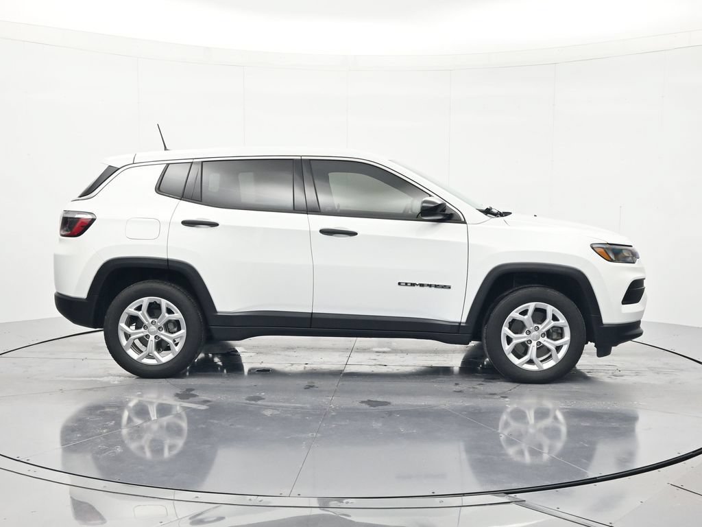 Used 2024 Jeep Compass Sport AWD/4WD image 4