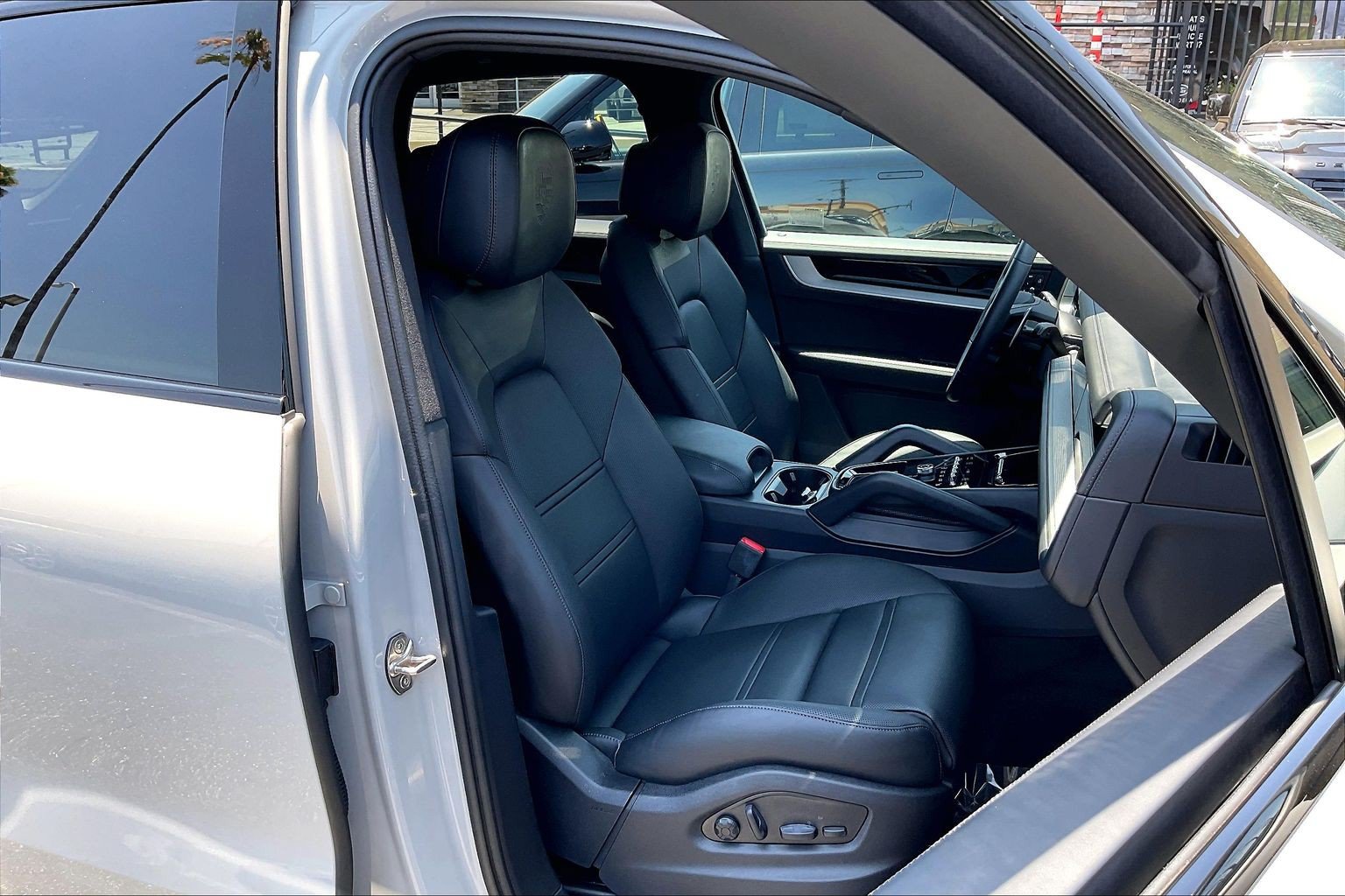 Used 2026 Porsche Cayenne S AWD/4WD image 7
