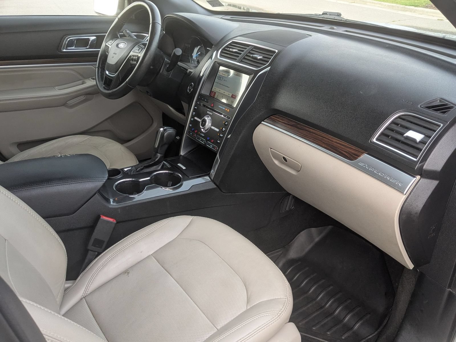 Used 2018 Ford Explorer Limited w/ Equipment Group 301A FWD image 40