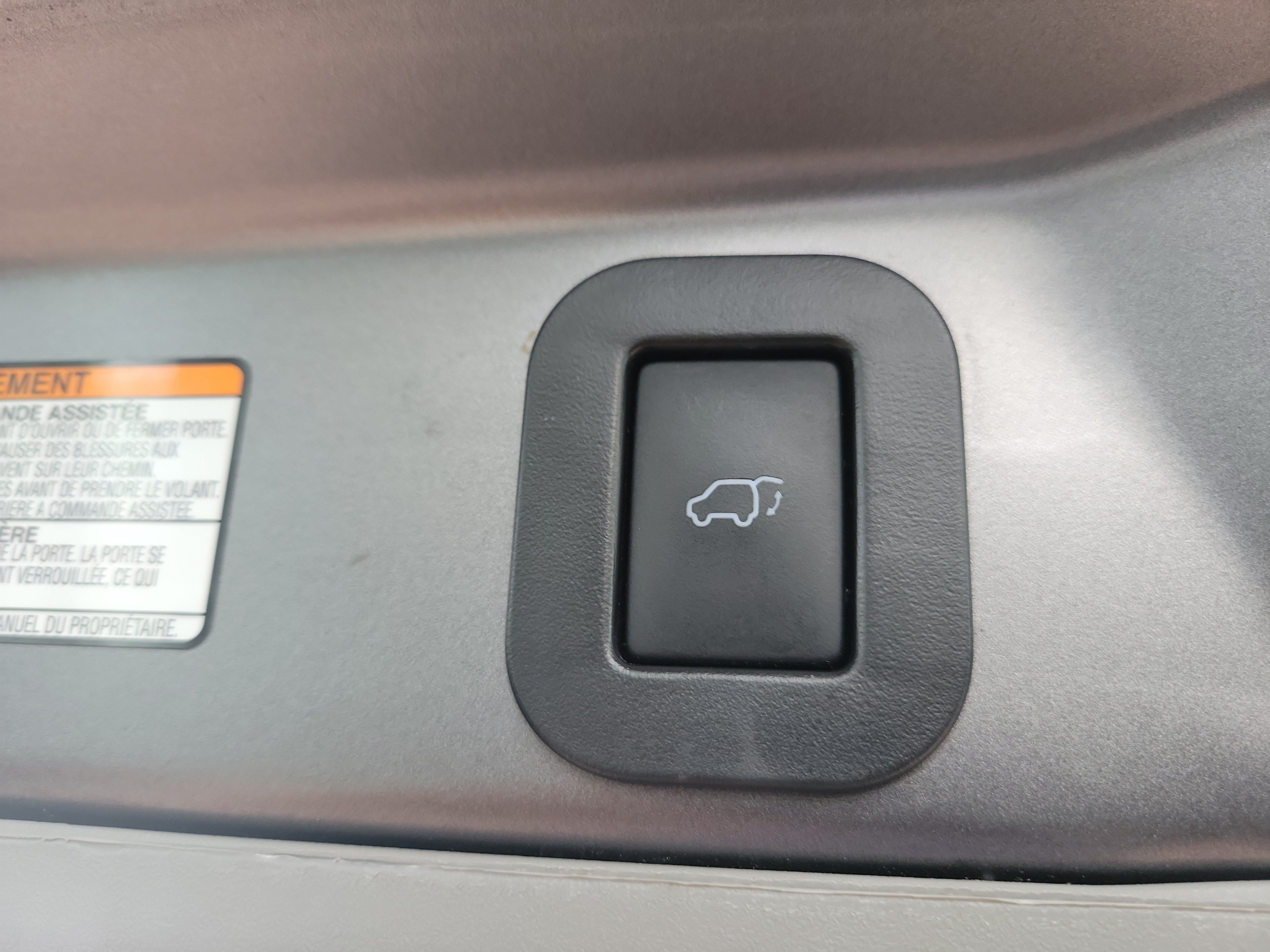 Used 2020 Toyota Sienna SE FWD image 11