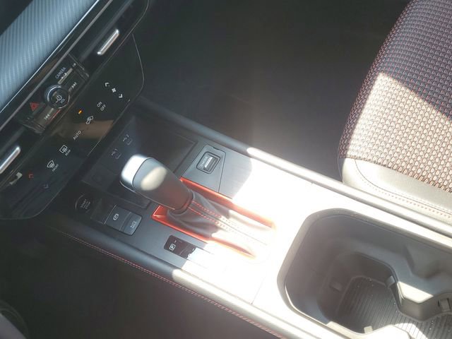 Certified 2025 Nissan Kicks SR FWD image 29