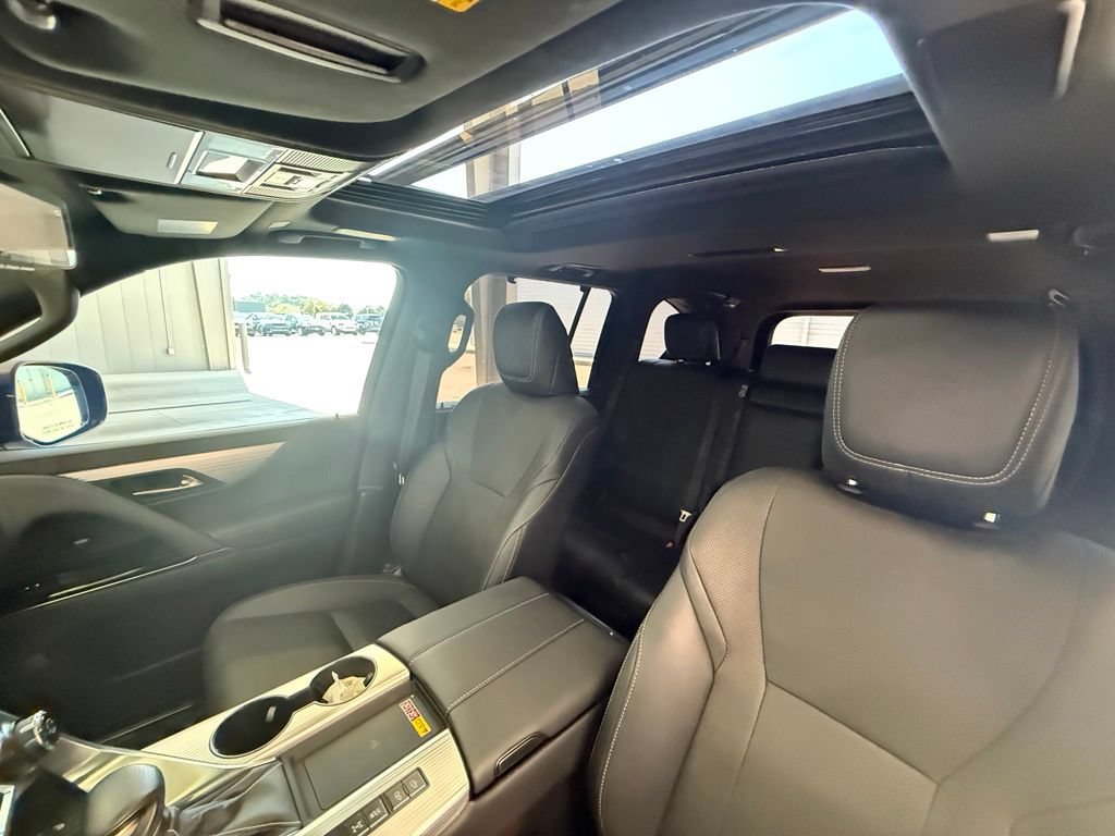 Used 2025 Lexus LX 600 F Sport w/ Accessory Package (2T) AWD/4WD image 33
