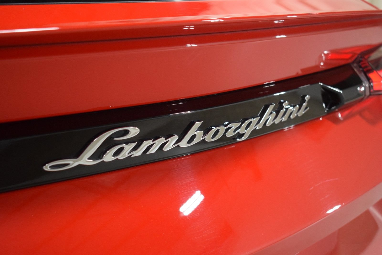 Used 2019 Lamborghini Urus AWD/4WD image 10