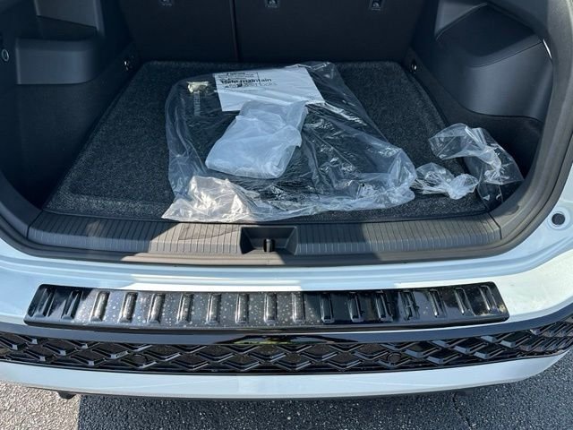 New 2026 Volkswagen Tiguan SE R-Line AWD/4WD image 16