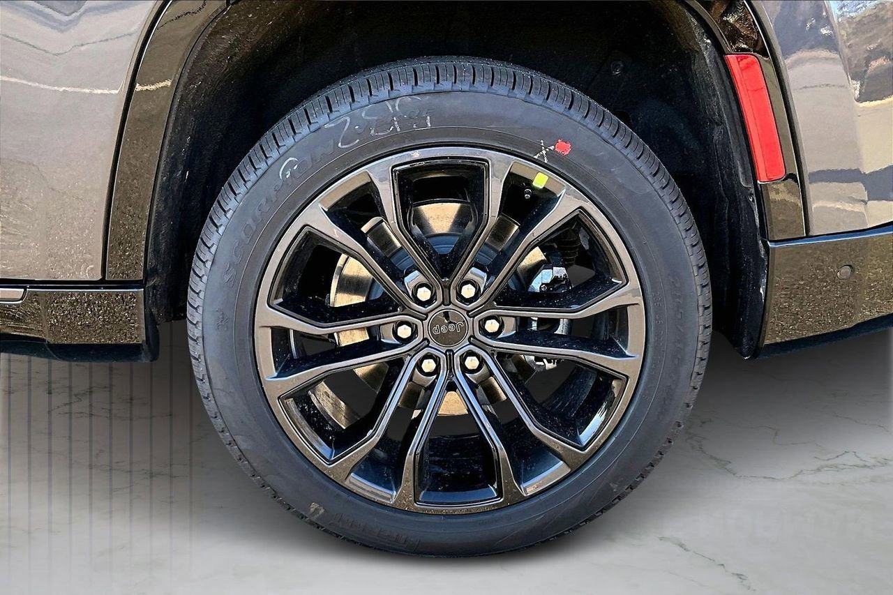 New 2026 Jeep Grand Wagoneer Summit image 35