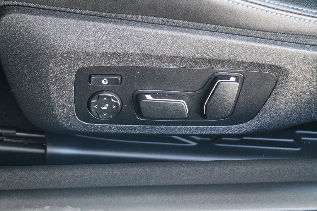 Used 2025 BMW M2 w/ Lighting Package RWD image 18