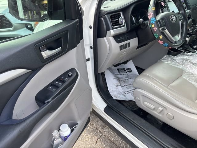 Used 2018 Toyota Highlander XLE image 10