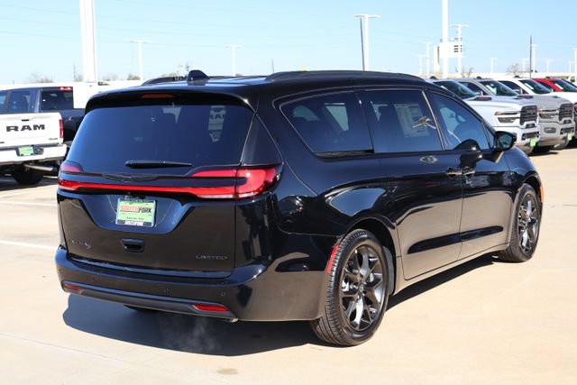 New 2026 Chrysler Pacifica Limited w/ Uconnect Theater Family Group FWD image 7