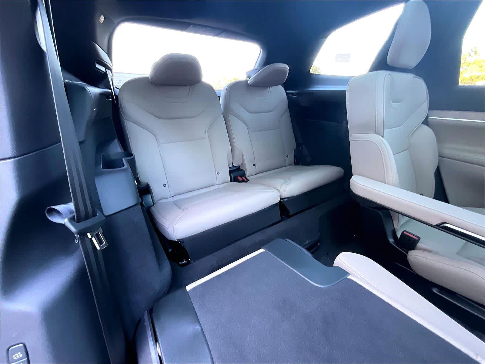 New 2026 Volvo EX90 Plus AWD/4WD image 28
