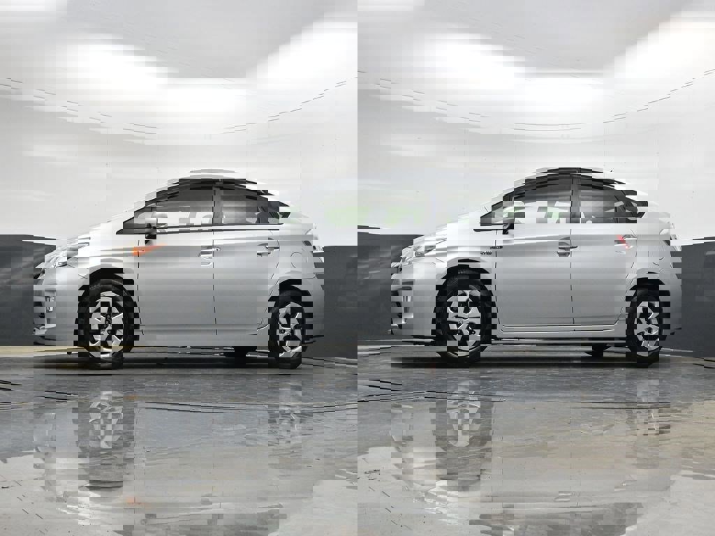 Used 2015 Toyota Prius Two FWD image 27