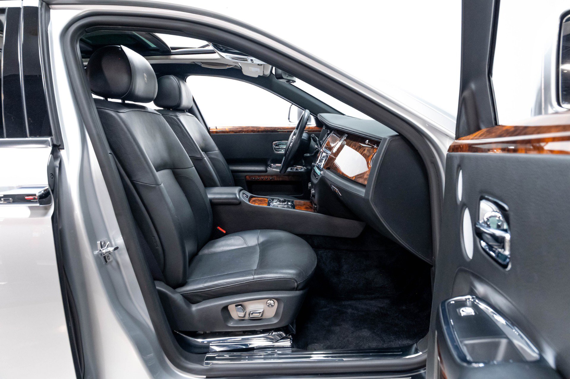 Used 2012 Rolls-Royce Ghost RWD image 30