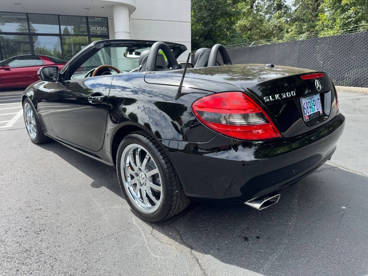 Used 2010 Mercedes-Benz SLK 300 image 4