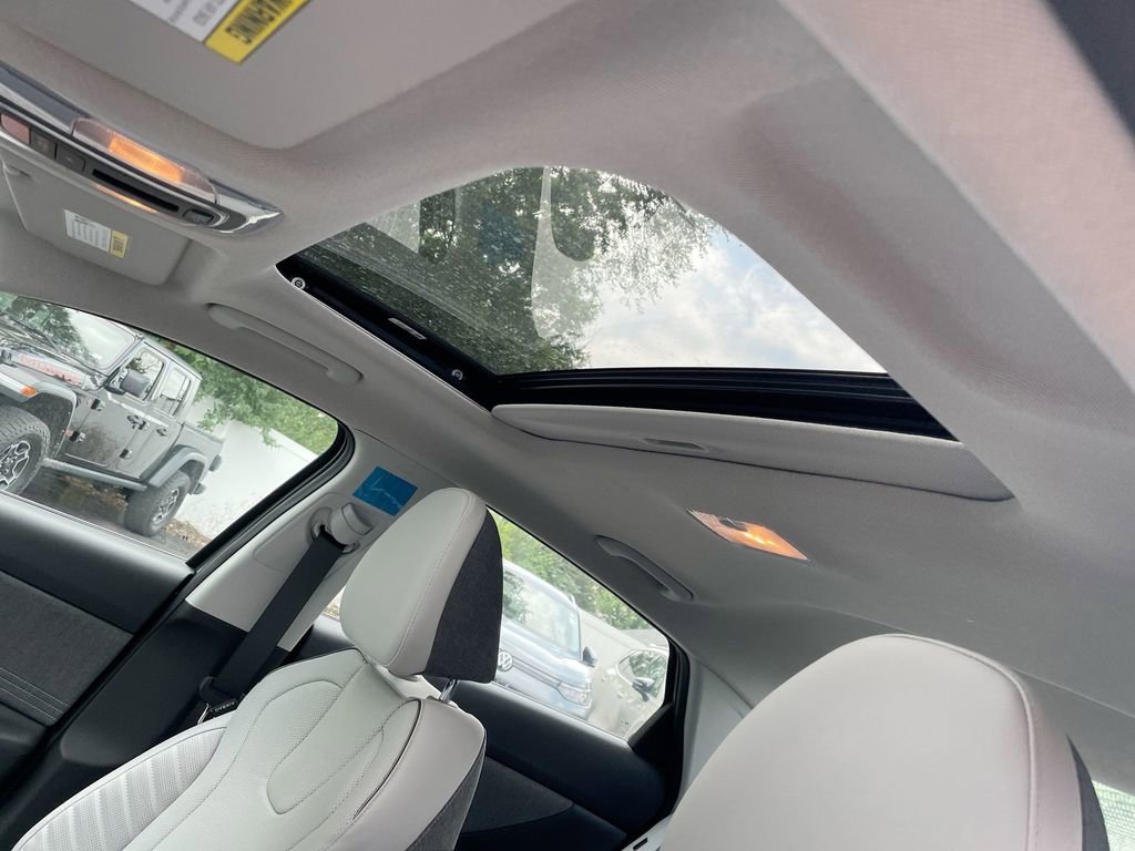 New 2025 Hyundai Elantra Limited image 47