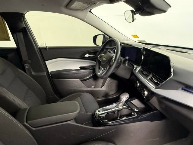 Used 2025 Chevrolet Trax LT w/ LT Convenience Package image 47